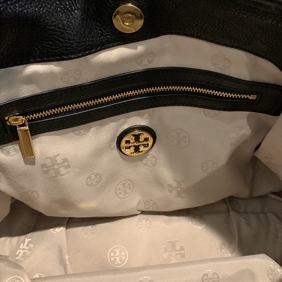 Tory Burch Amanda Hobo - Picture 4 of 5